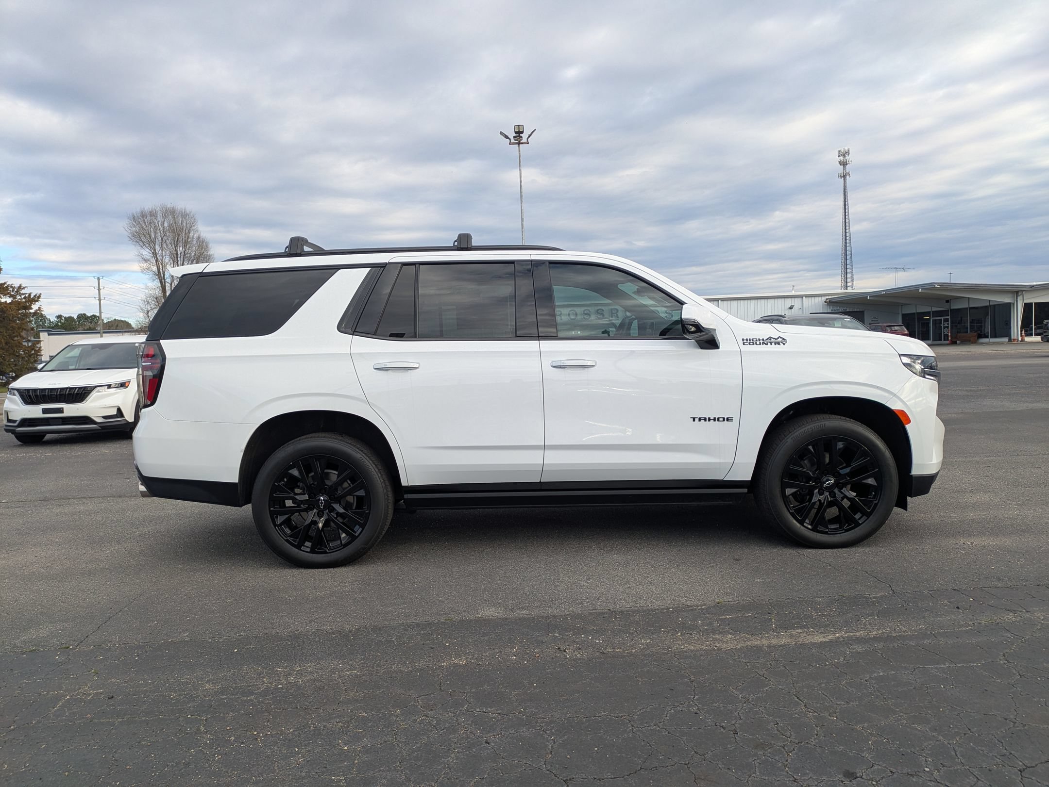 Used 2023 Chevrolet Tahoe High Country w/ Premium Package AWD/4WD image 3