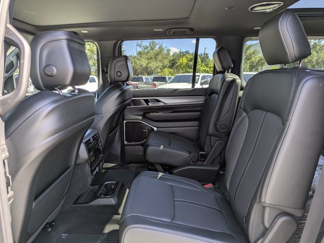 New 2026 Jeep Grand Wagoneer L Limited w/ Premium Group II AWD/4WD image 15
