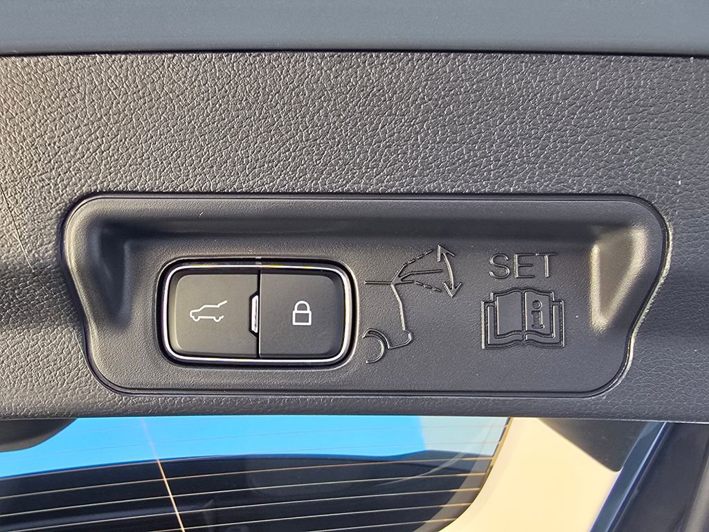 Used 2025 Ford Explorer Active w/ Active Comfort Package image 33