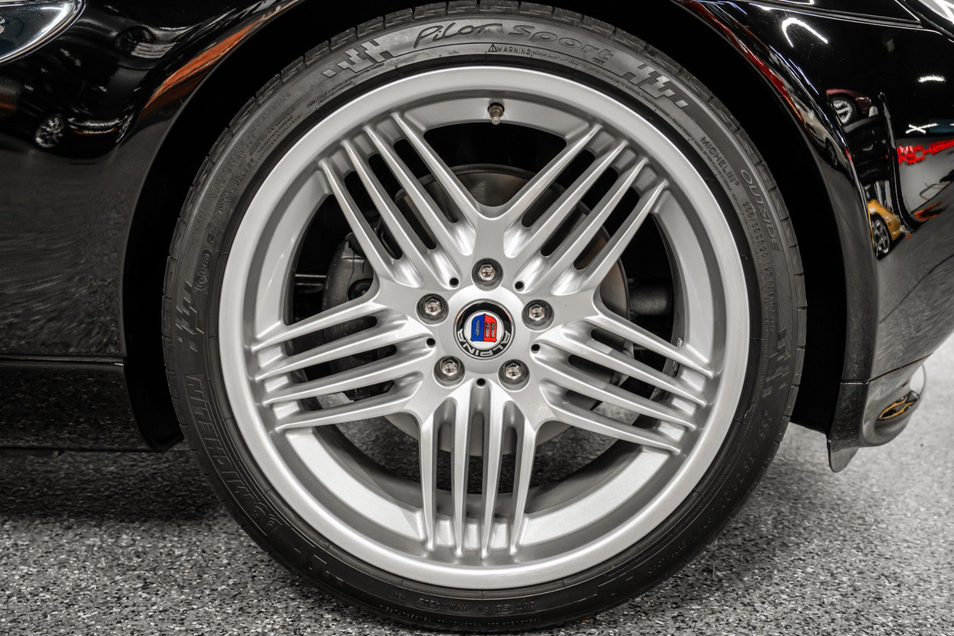 Used 2003 BMW Z8 RWD image 34