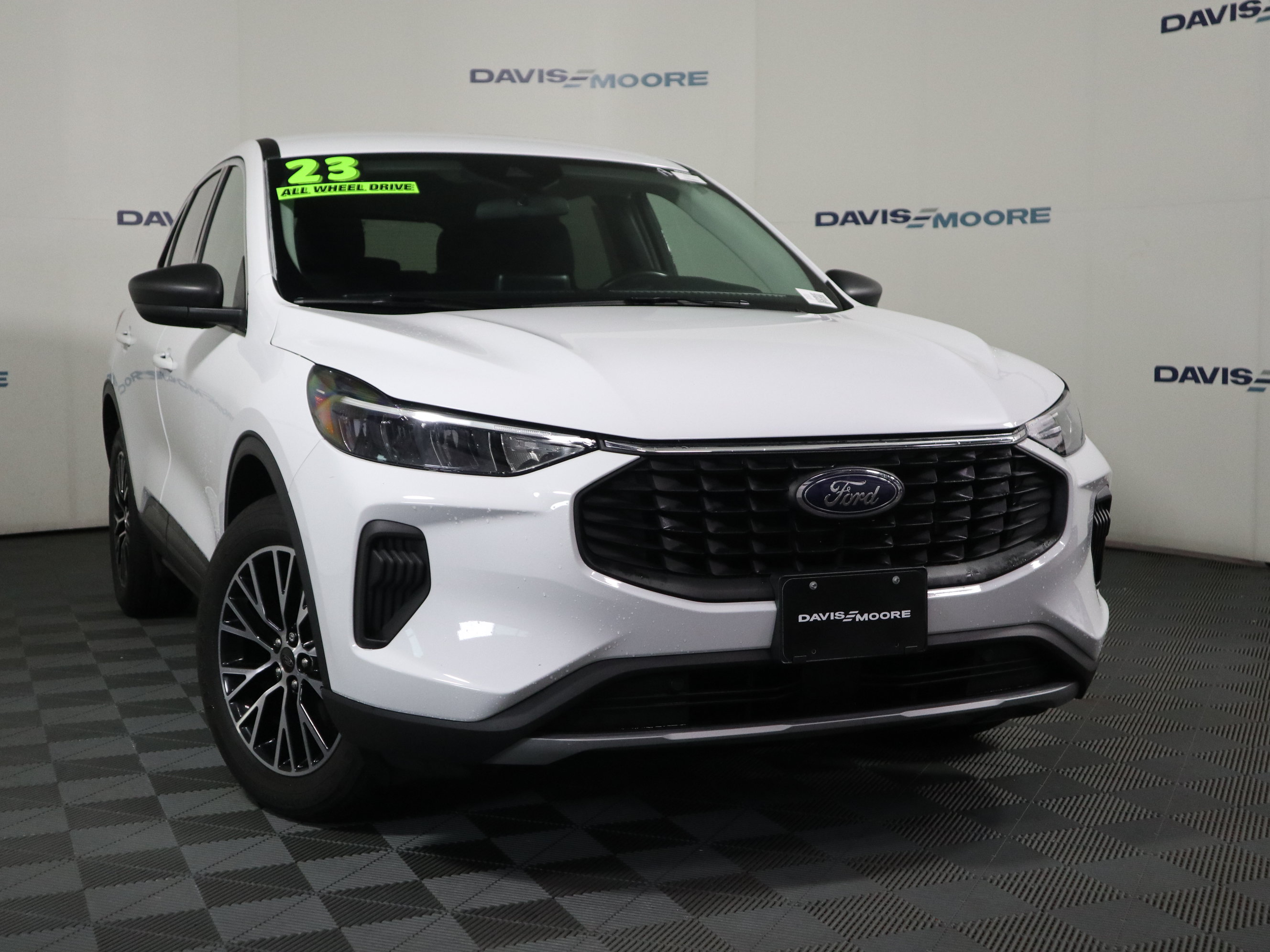 Used 2023 Ford Escape Active AWD/4WD image 2
