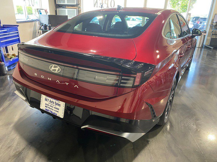 Used 2025 Hyundai Sonata SEL FWD image 8
