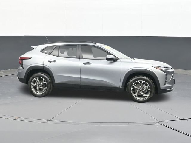 Used 2024 Chevrolet Trax LT w/ Driver Confidence Package FWD image 20