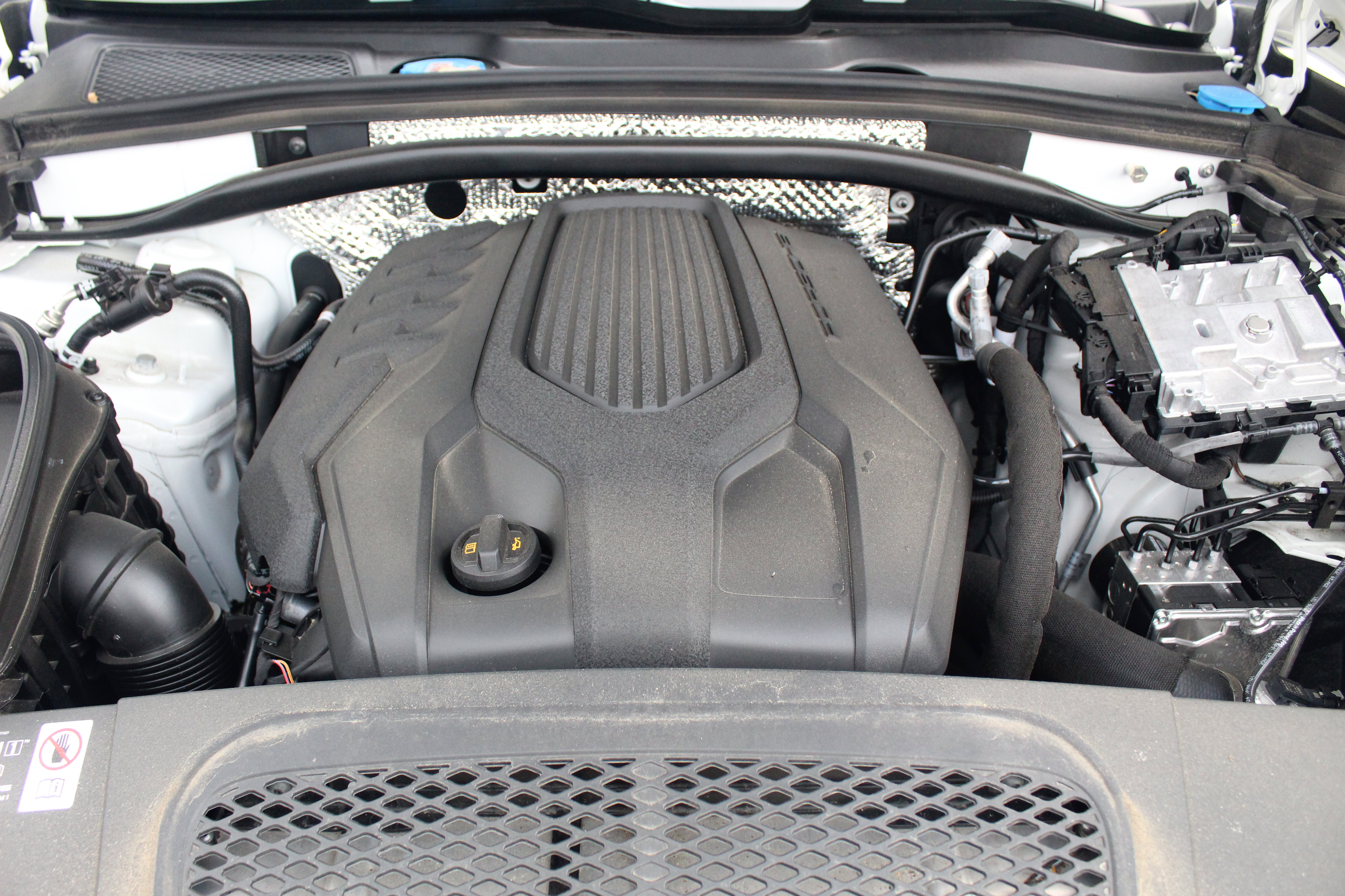 Certified 2025 Porsche Macan image 16