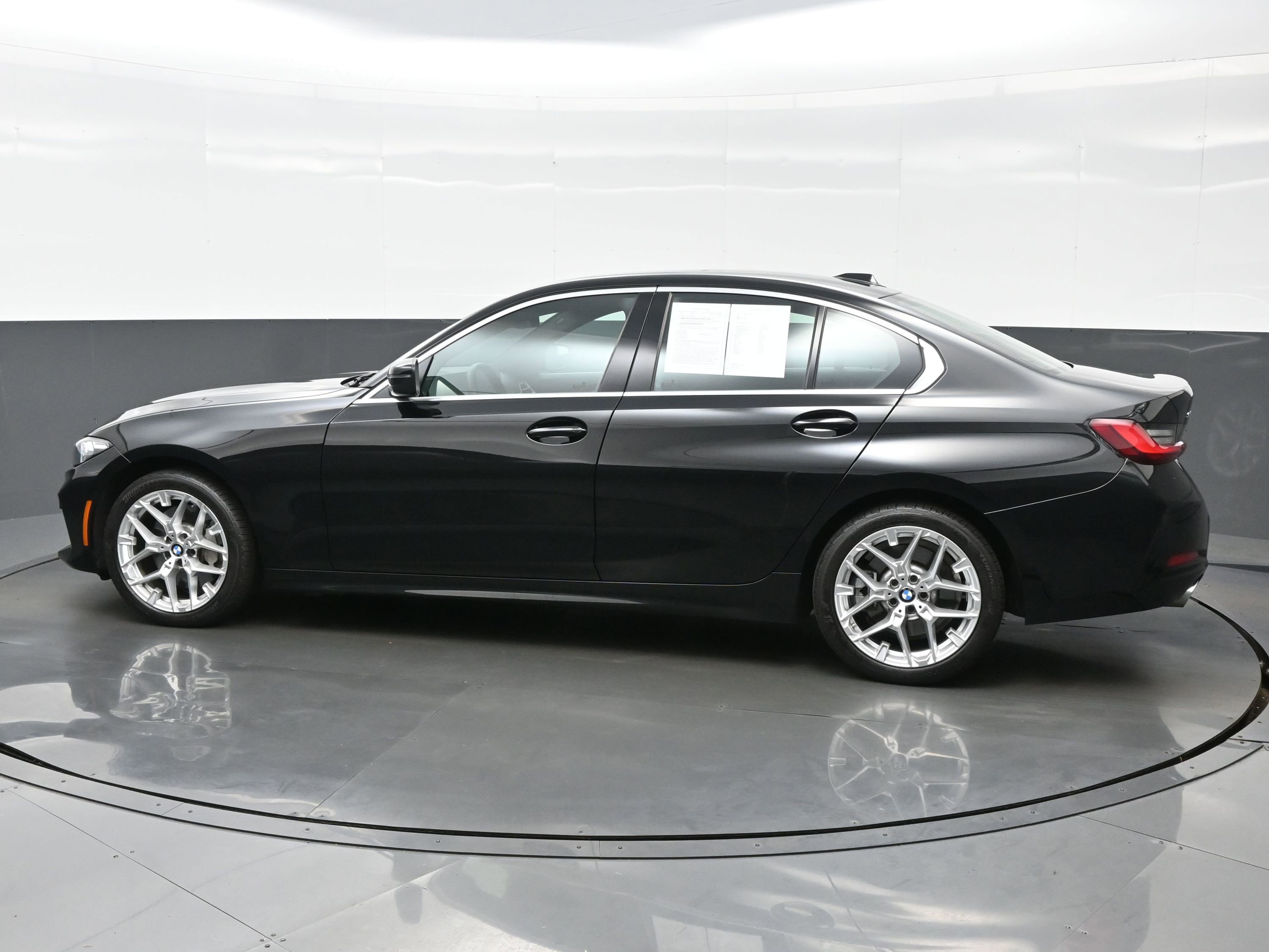 Used 2025 BMW 330i xDrive Sedan image 3