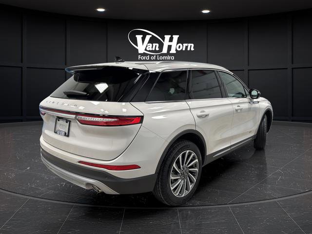 Used 2024 Lincoln Corsair Reserve image 3