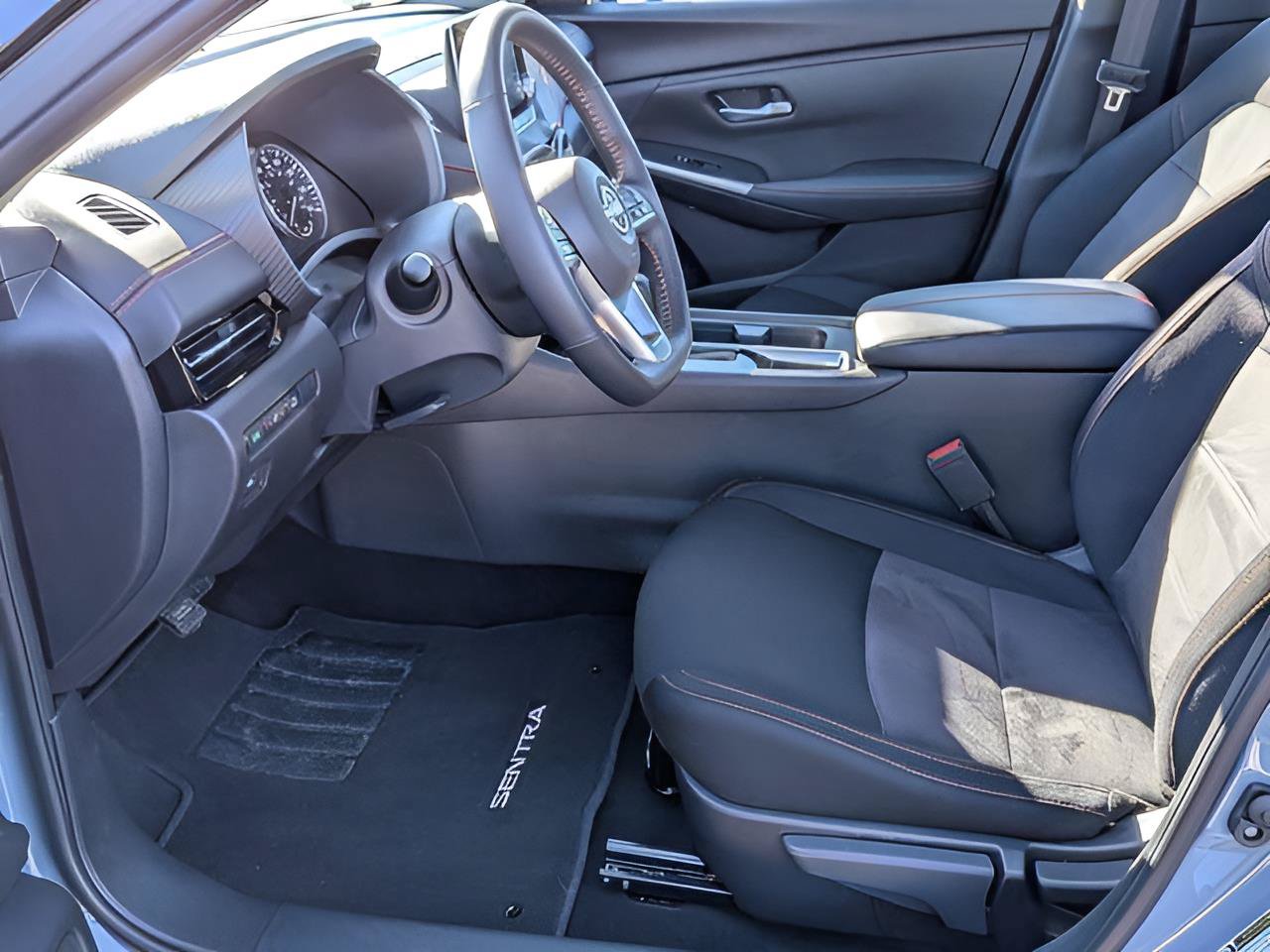 Certified 2025 Nissan Sentra SR FWD image 11