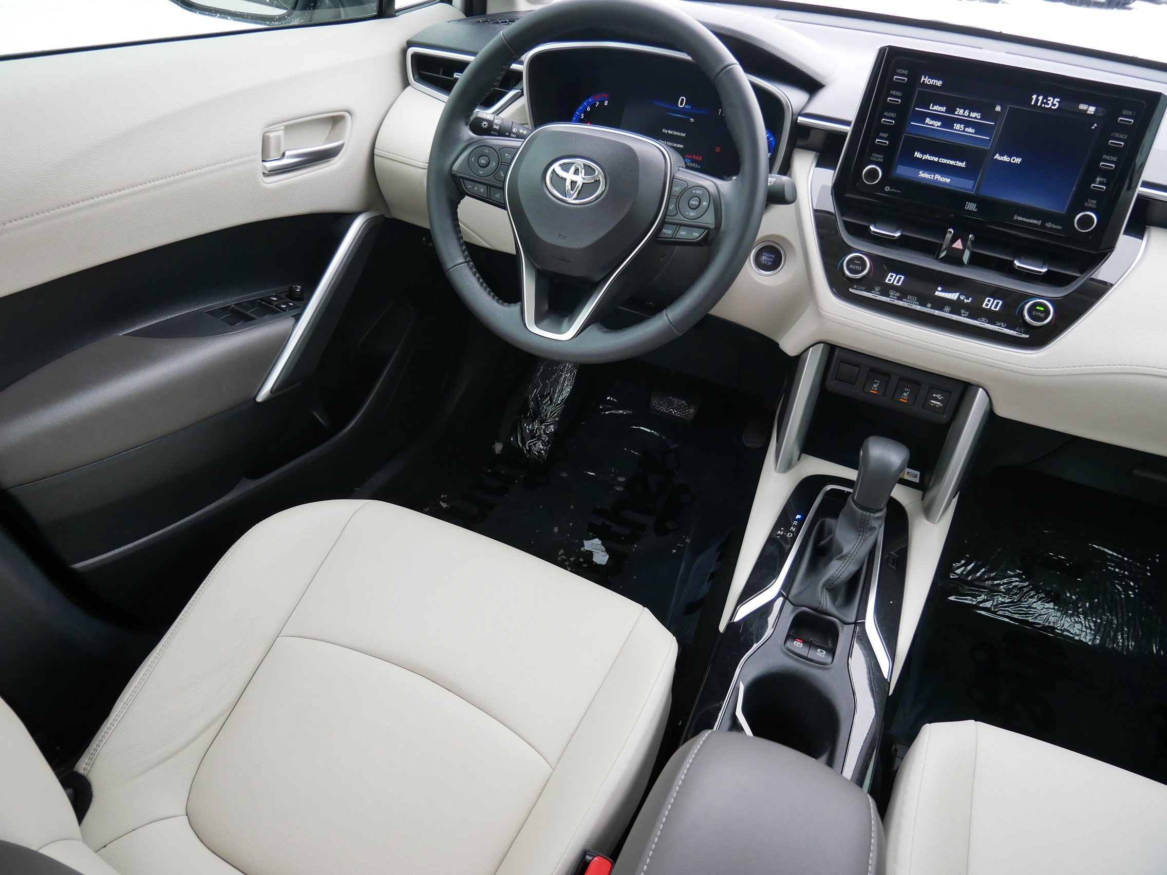 Used 2022 Toyota Corolla Cross XLE image 9
