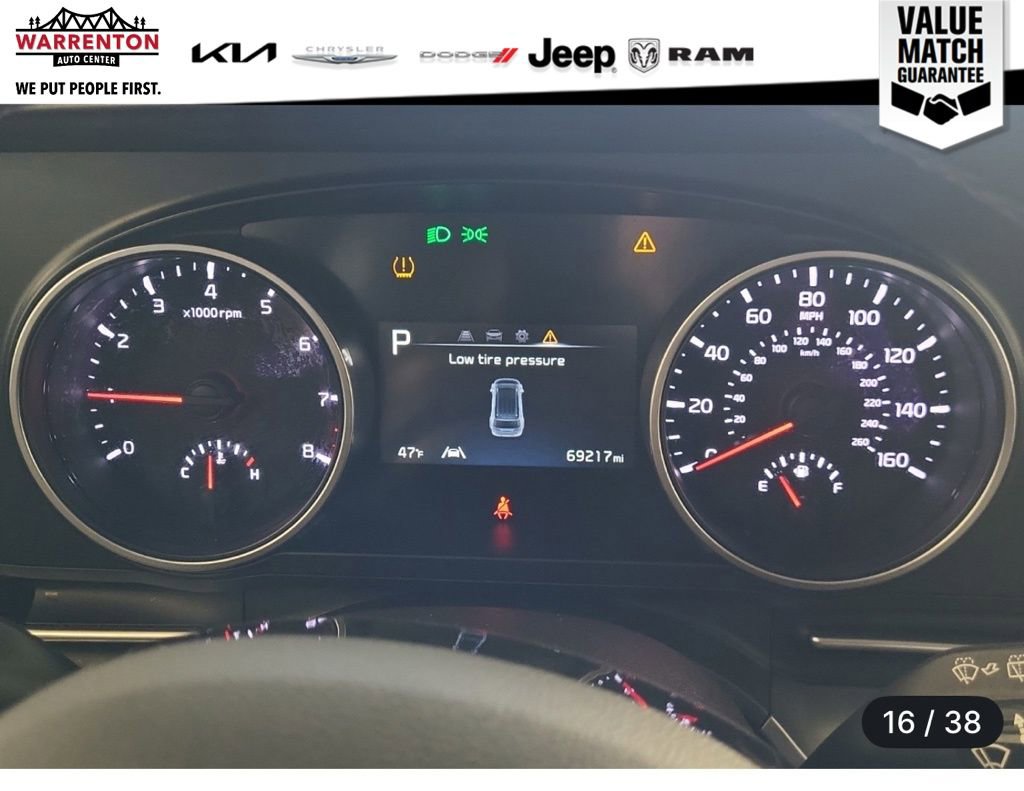 Used 2022 Kia Carnival LX image 12