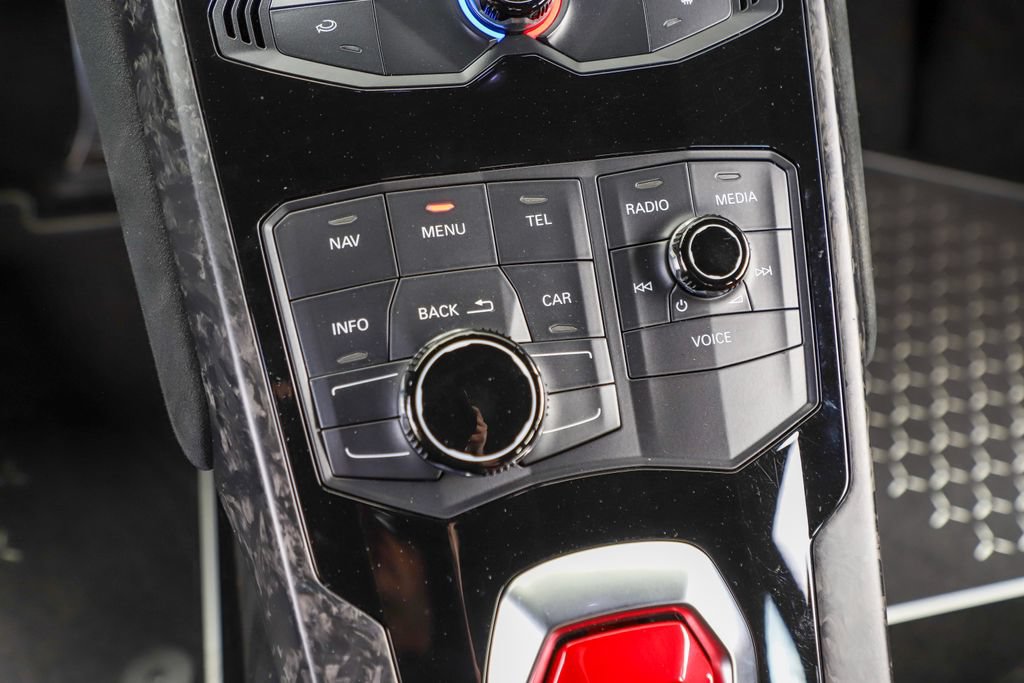 Used 2018 Lamborghini Huracan Performante AWD/4WD image 37