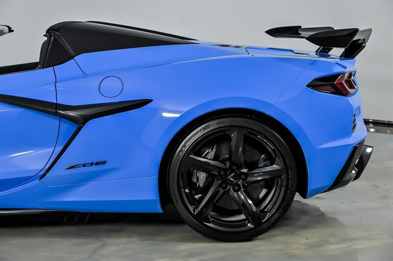 Used 2024 Chevrolet Corvette Z06 w/ Z07 Performance Package RWD image 9