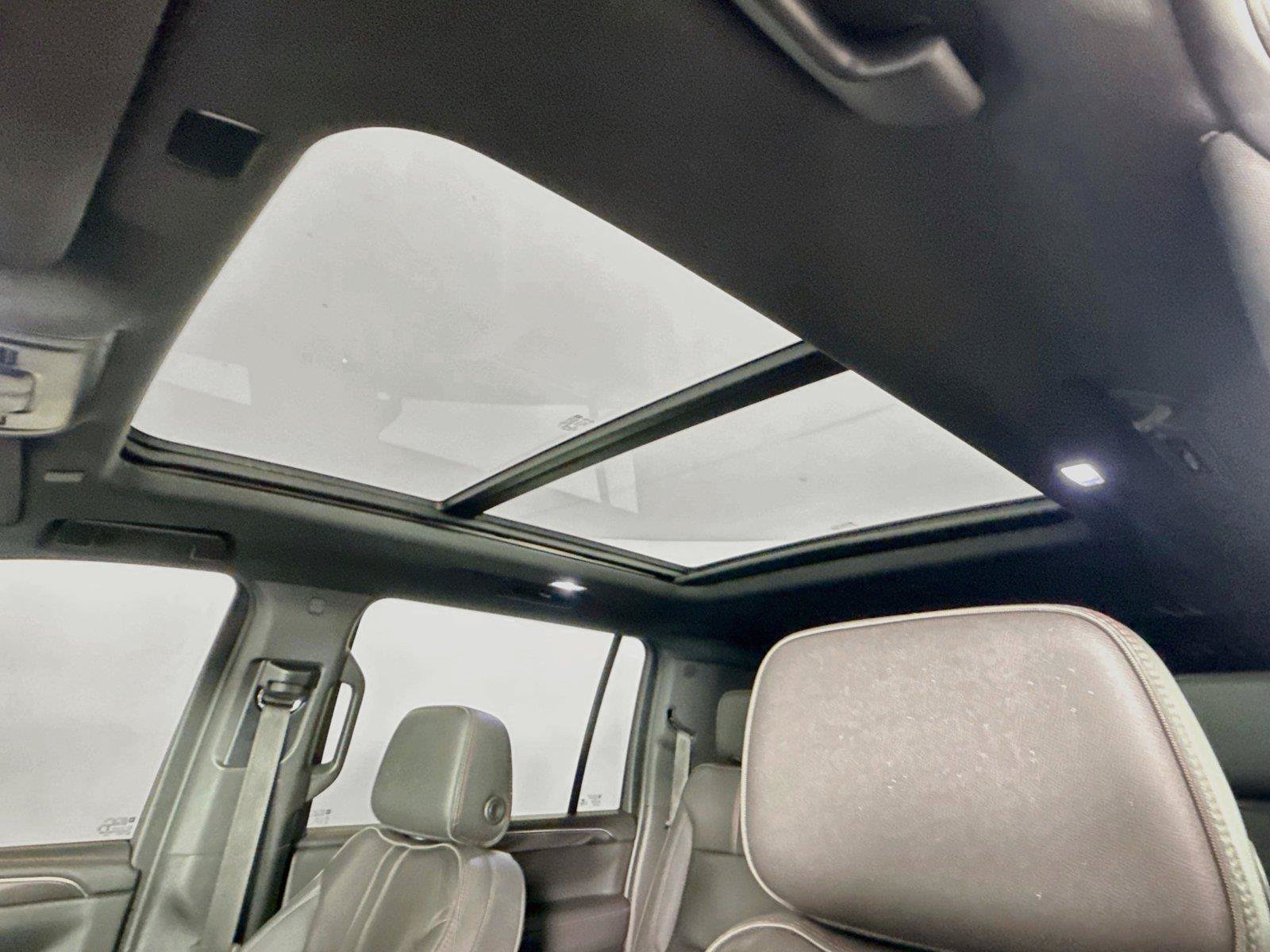 Used 2022 Chevrolet Suburban RST w/ Luxury Package AWD/4WD image 6