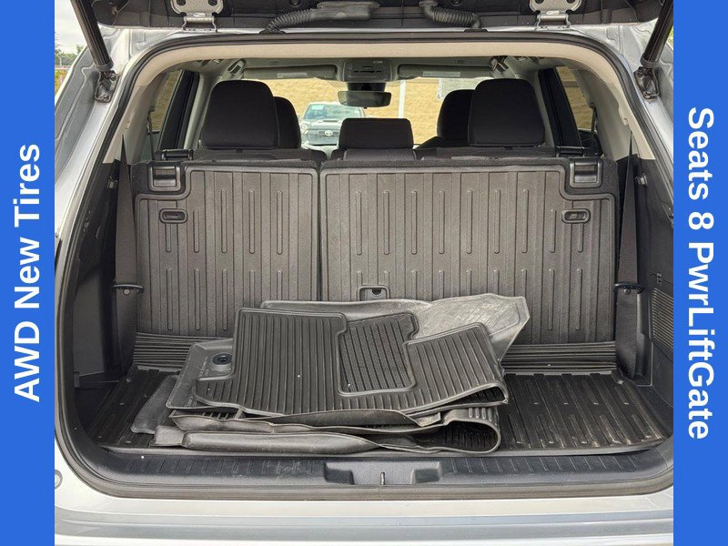Used 2023 Toyota Highlander LE AWD/4WD image 9