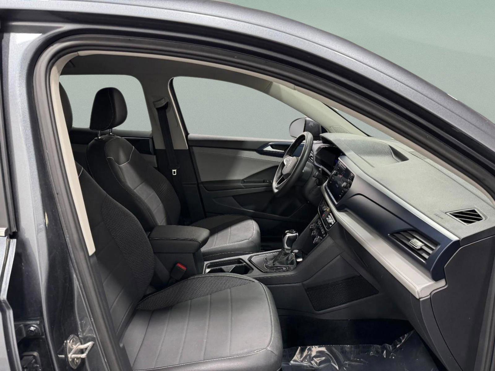 Used 2024 Volkswagen Taos SE image 18