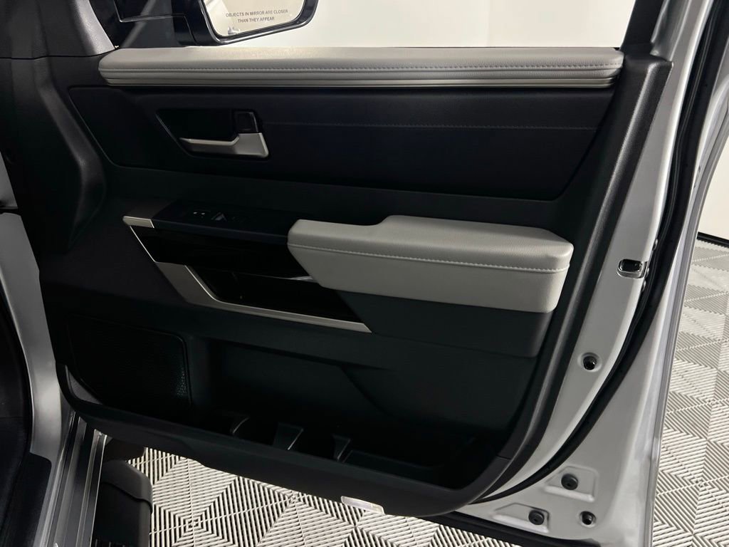 Used 2025 Toyota Tundra Limited image 33