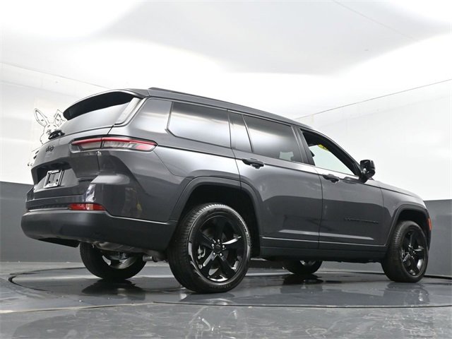 Used 2025 Jeep Grand Cherokee L Limited w/ Black Appearance Package image 35