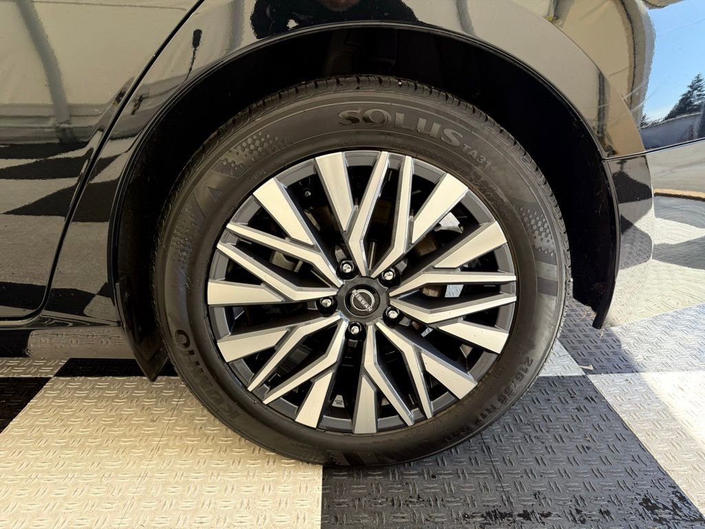 Used 2025 Nissan Altima 2.5 SV FWD image 11