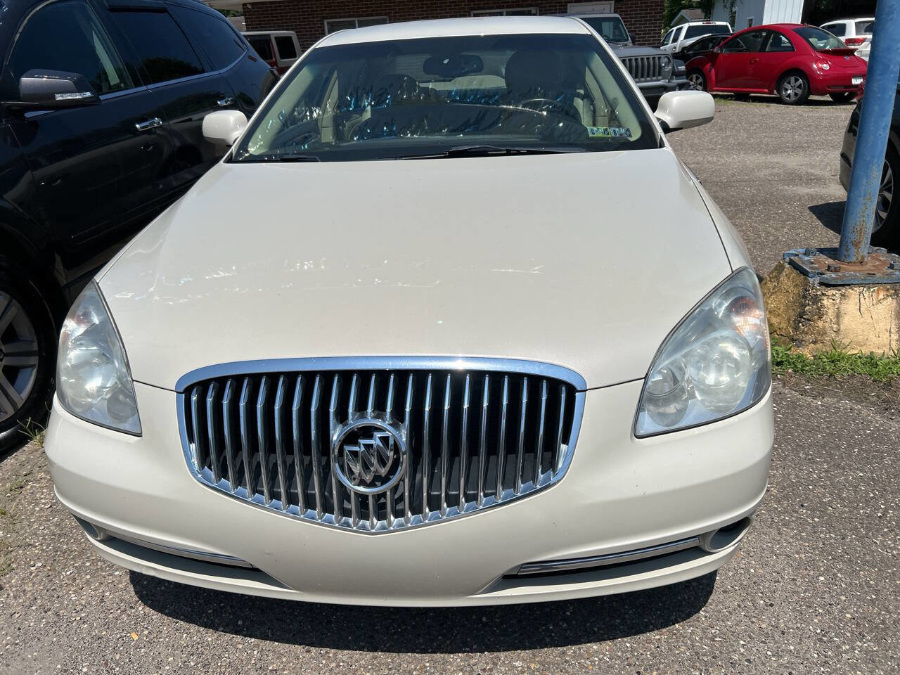 Used 2010 Buick Lucerne CXL image 2