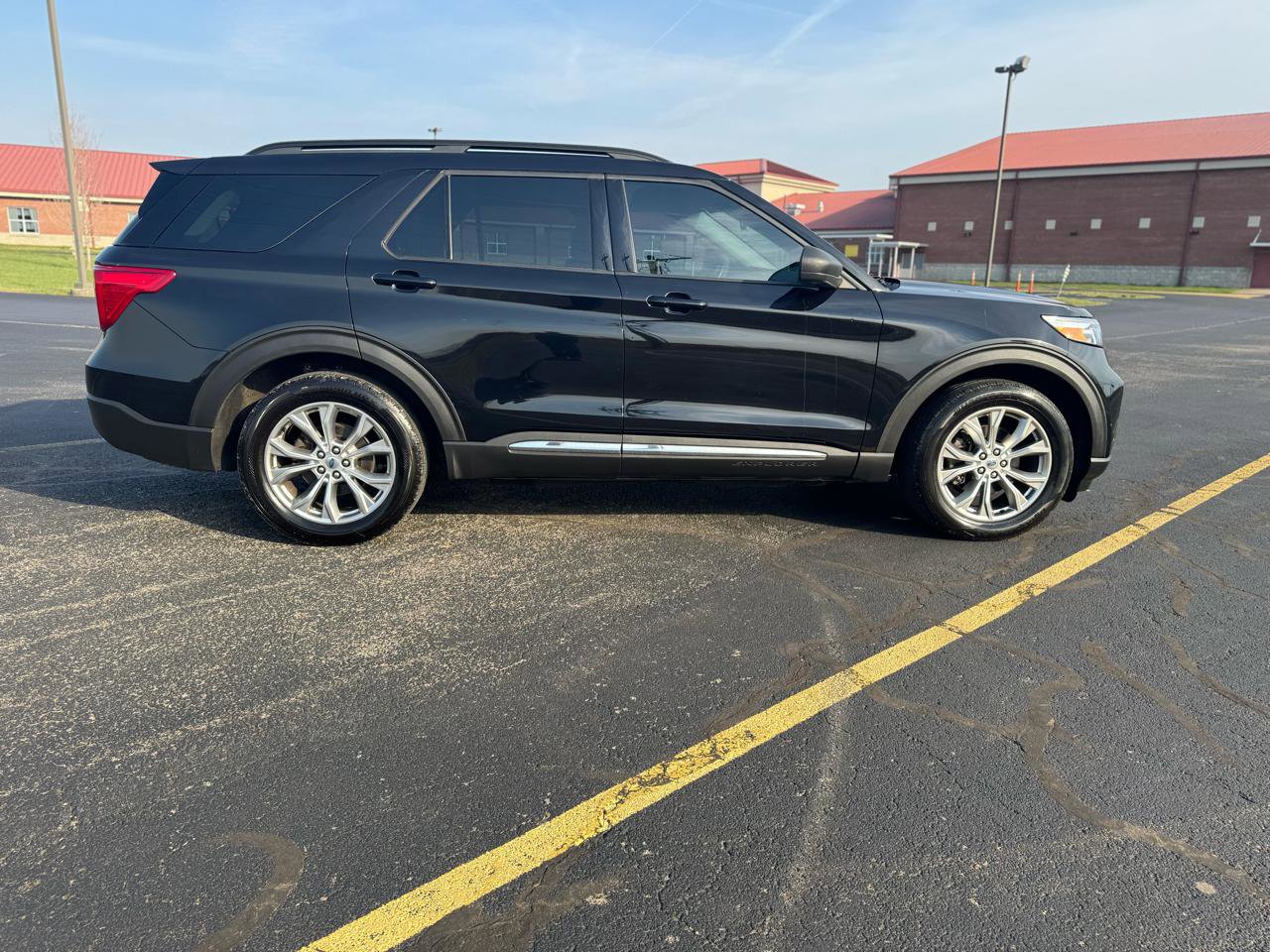 Used 2020 Ford Explorer XLT w/ Equipment Group 202A image 6