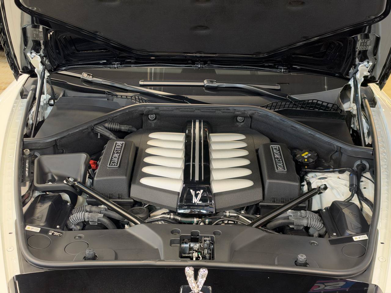Used 2016 Rolls-Royce Wraith RWD image 31