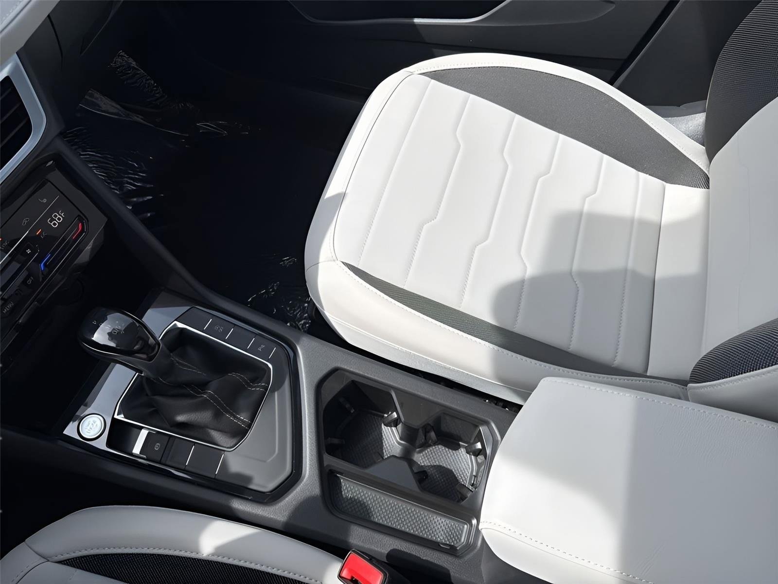 New 2026 Volkswagen Taos SE FWD image 19