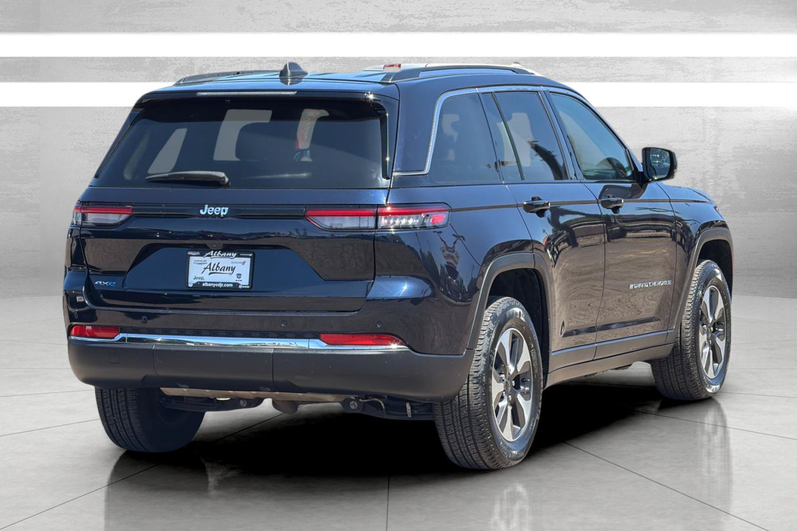 Used 2024 Jeep Grand Cherokee Limited 4xe AWD/4WD image 5