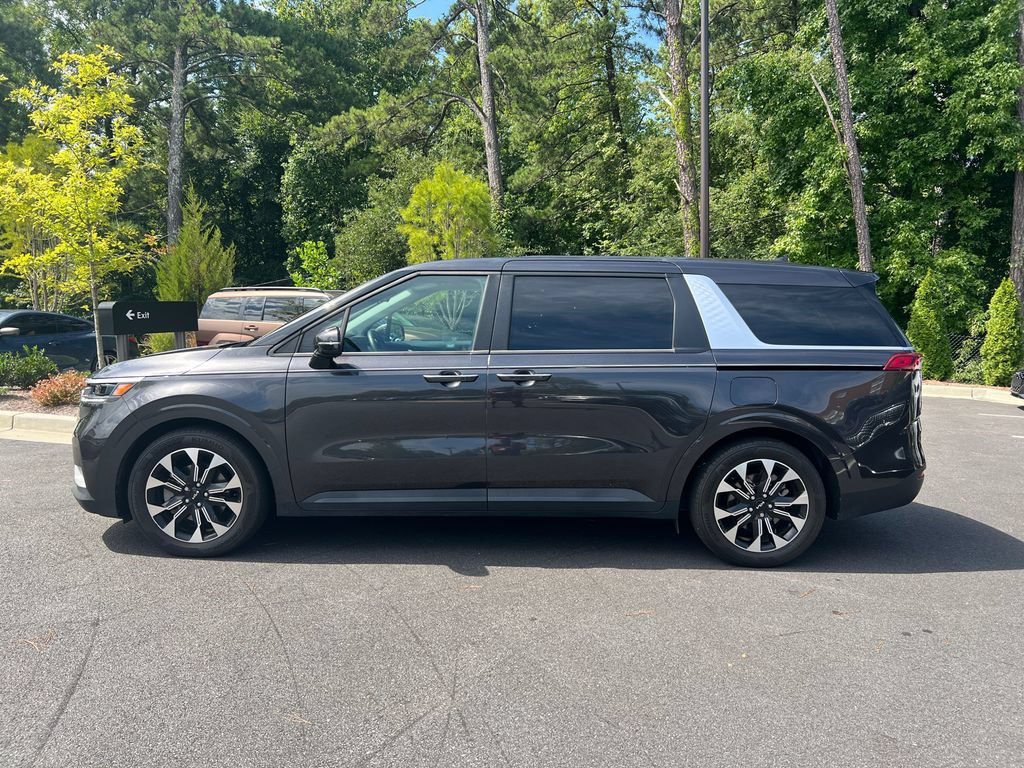 Used 2024 Kia Carnival EX FWD image 4