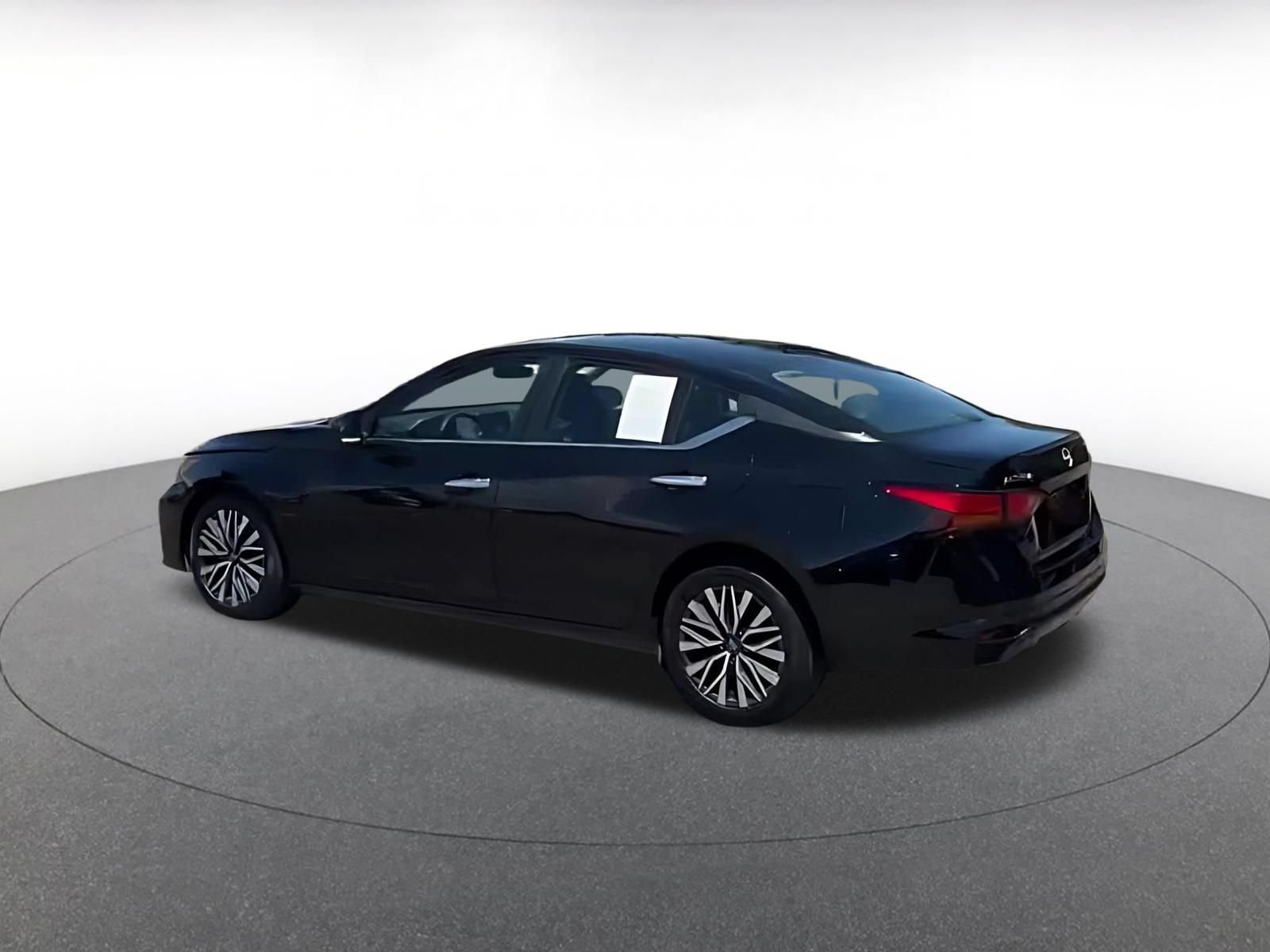 Used 2025 Nissan Altima 2.5 SV FWD image 7