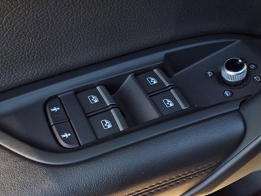 Used 2020 Audi Q5 e Premium Plus w/ Premium Plus Package image 17