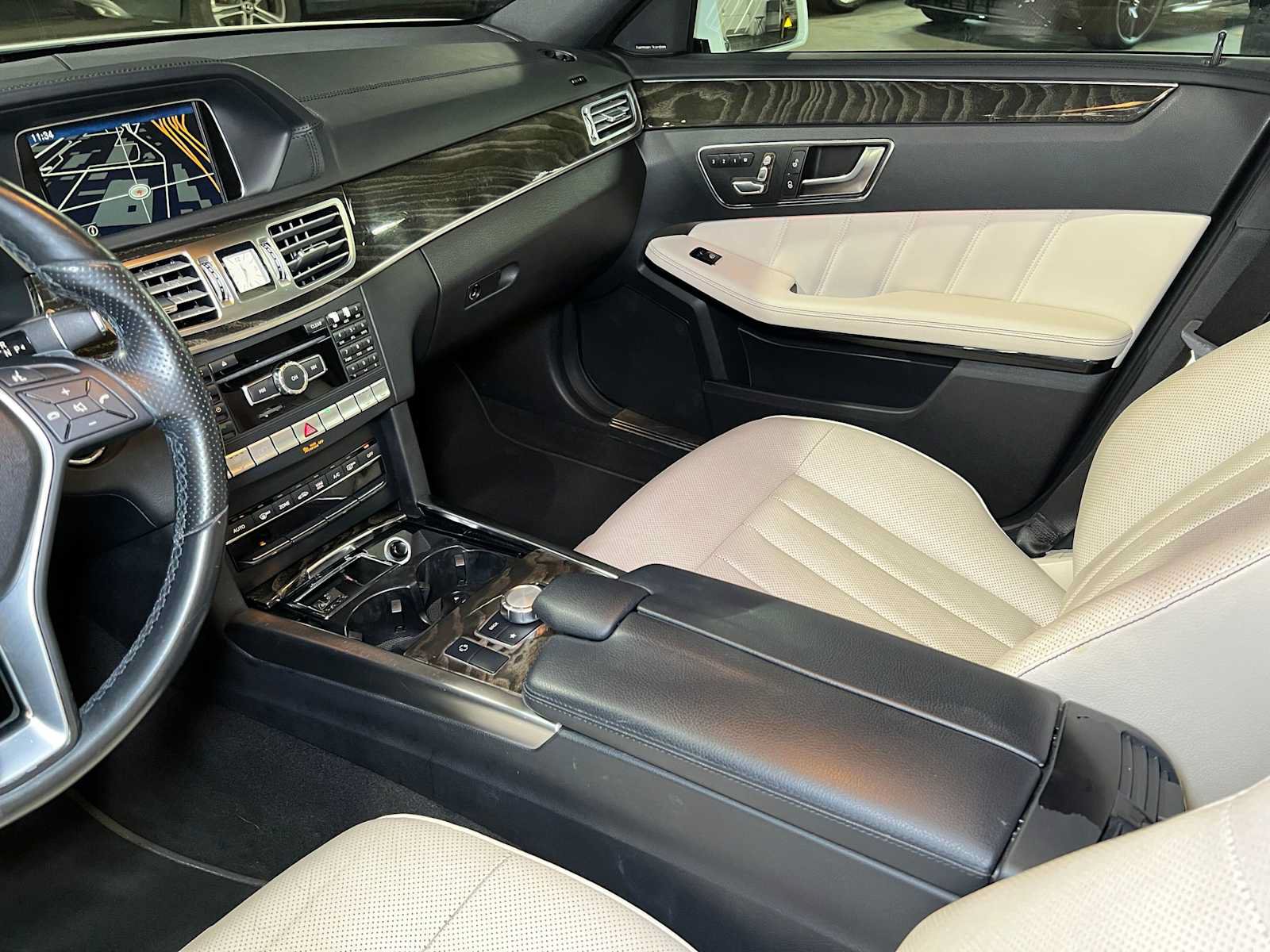 Used 2015 Mercedes-Benz E 400 4MATIC Sedan image 43