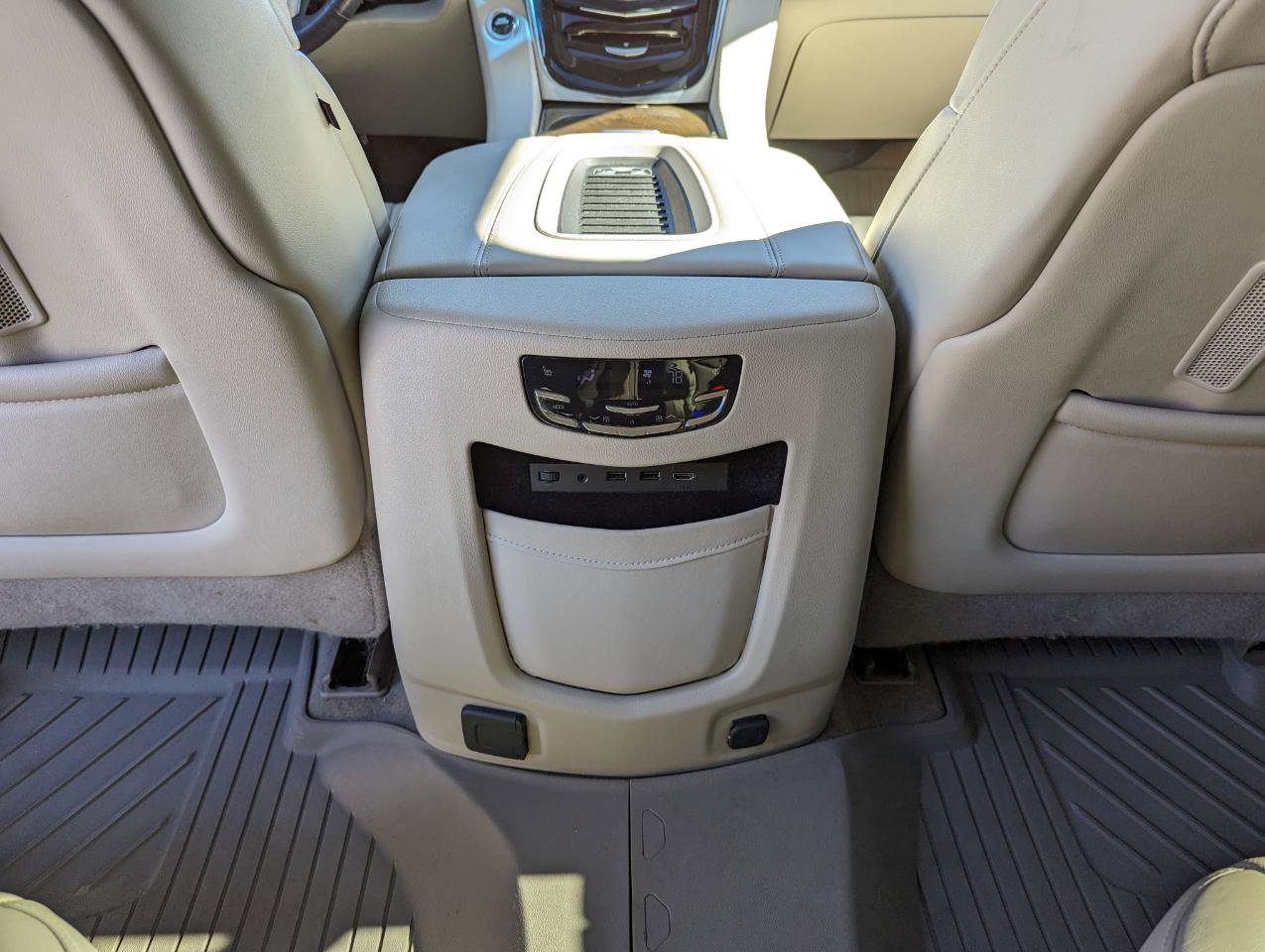 Used 2019 Cadillac Escalade Luxury w/ LPO, Radiant Package image 38