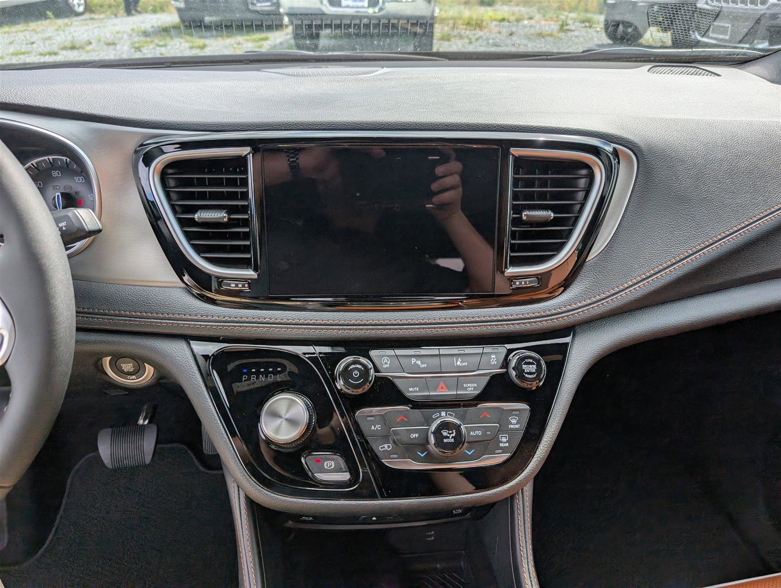 New 2026 Chrysler Pacifica Pinnacle image 16