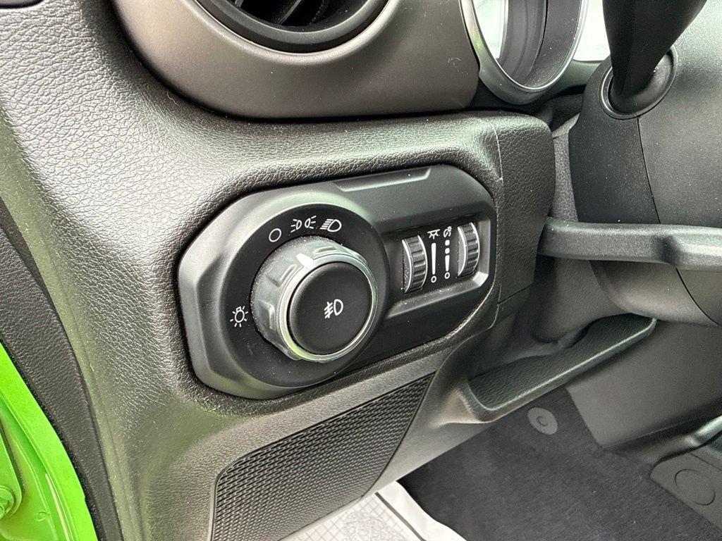 Used 2019 Jeep Wrangler Sport AWD/4WD image 14