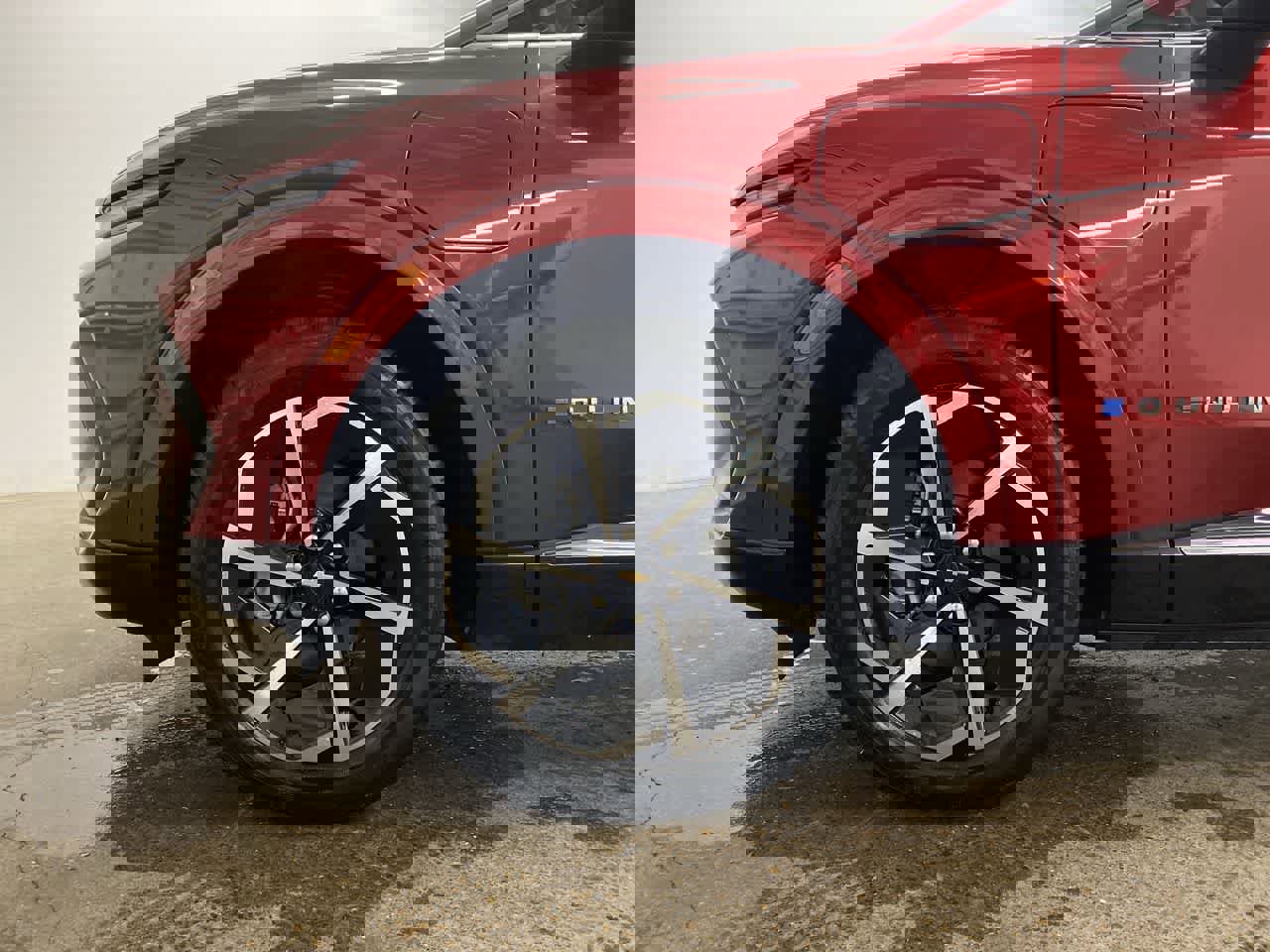 Used 2025 Chevrolet Equinox EV LT w/ Convenience Package image 11