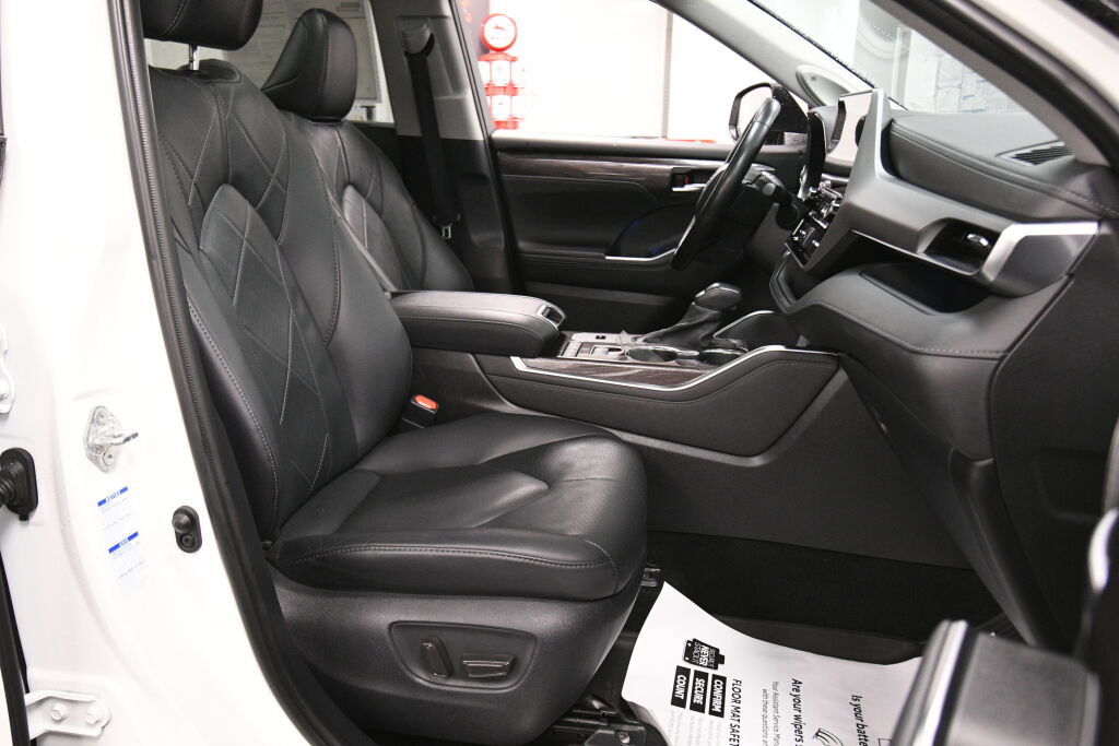 Used 2021 Toyota Highlander Platinum AWD/4WD image 31