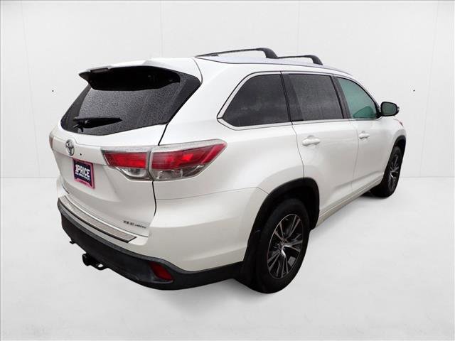 Used 2016 Toyota Highlander XLE image 4