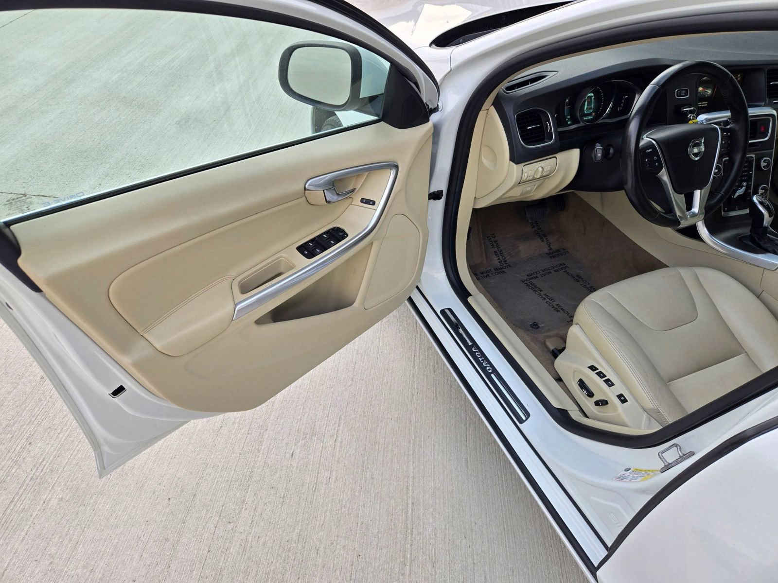 Used 2015 Volvo V60 T5 Premier image 10