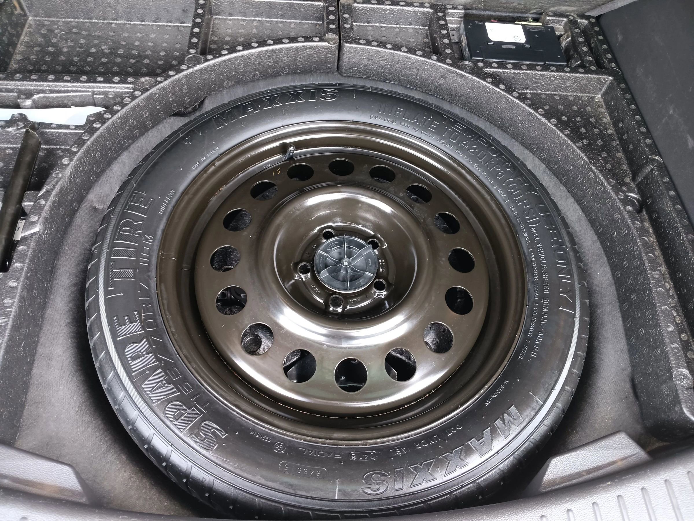 Used 2017 Ford Escape SE w/ SE Leather Comfort Package image 13