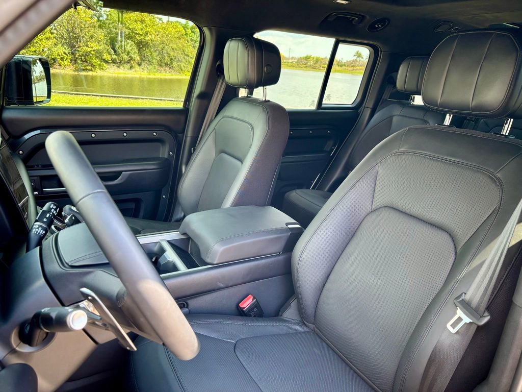 Used 2025 Land Rover Defender 130 V8 image 2