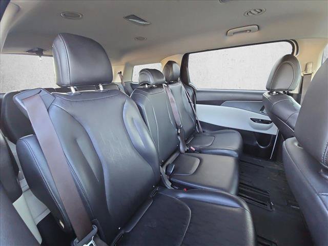 Used 2022 Kia Carnival LX FWD image 18