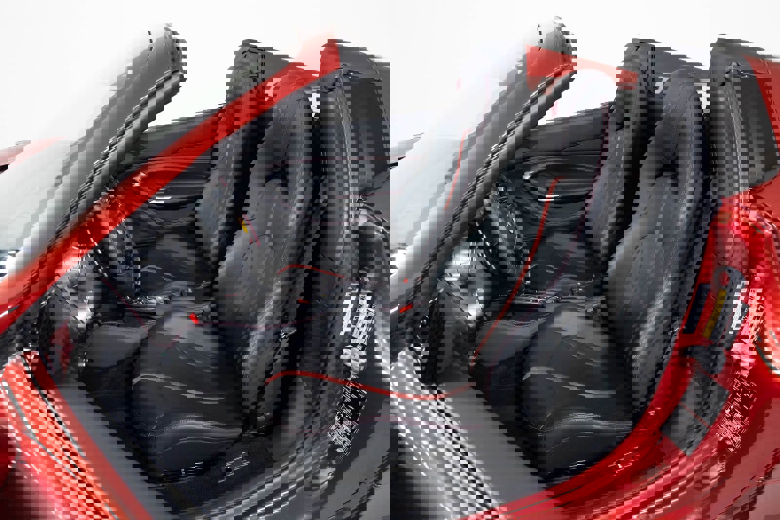 Used 2023 Ferrari F8 Spider image 5