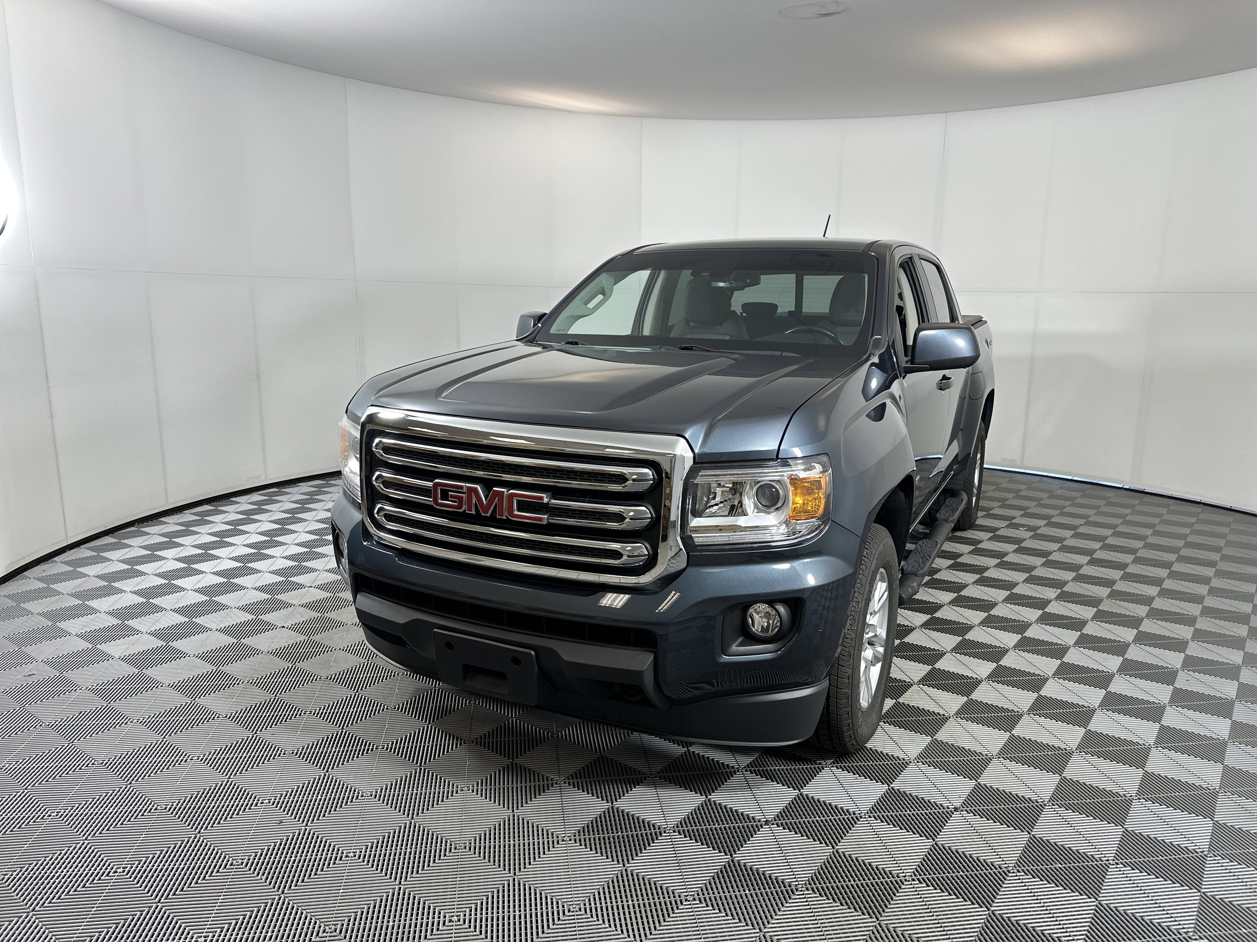 Used 2019 GMC Canyon SLE w/ Driver Alert Package image 2
