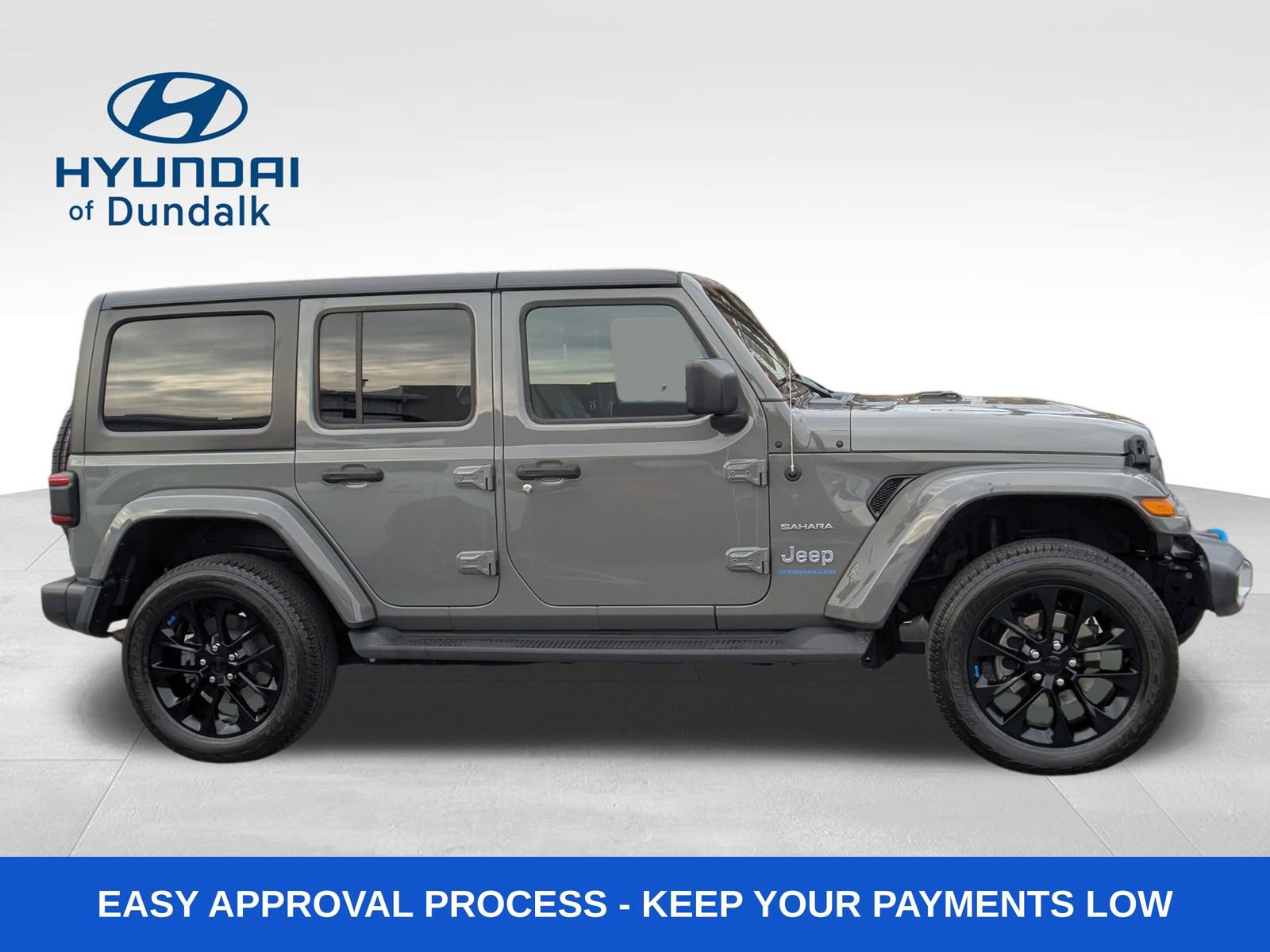 Used 2023 Jeep Wrangler Unlimited Sahara w/ Cold Weather Group image 8
