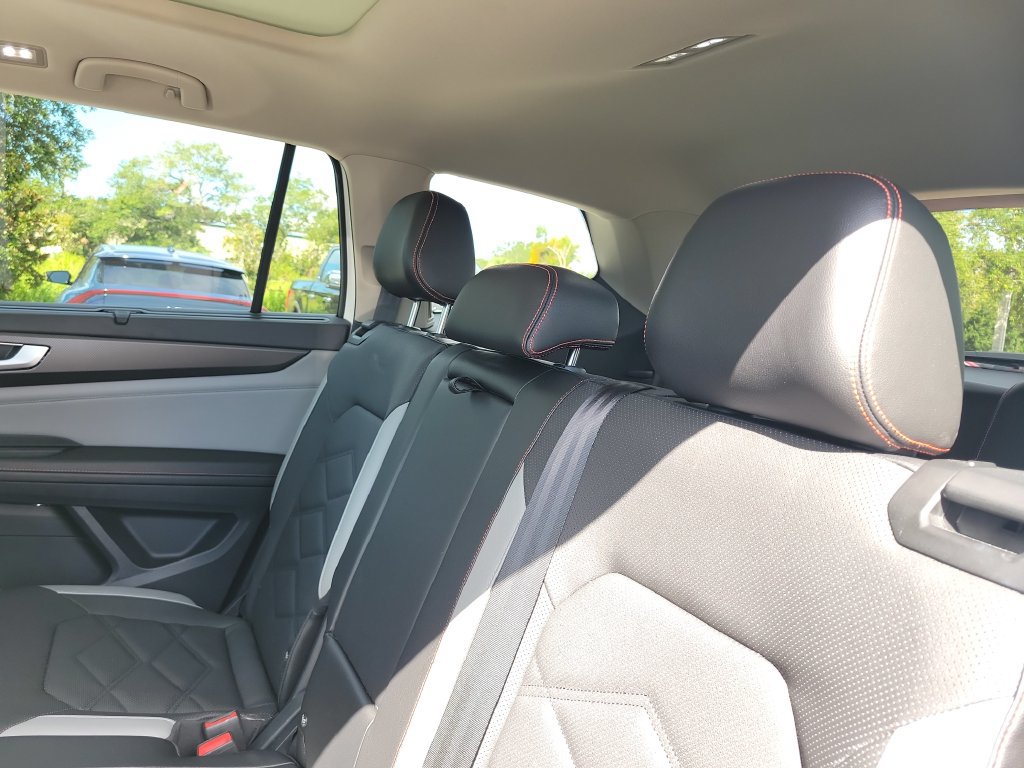 Used 2024 Volkswagen Atlas Peak Edition SE AWD/4WD image 23
