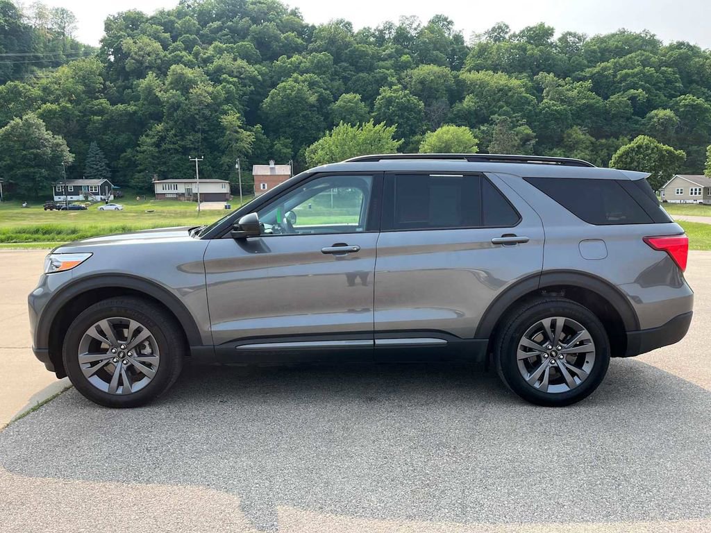 Used 2023 Ford Explorer XLT w/ Equipment Group 202A image 9