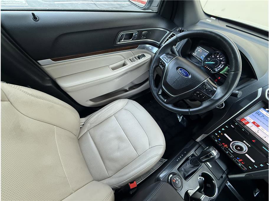 Used 2019 Ford Explorer Limited w/ Class III Trailer Tow Package image 10
