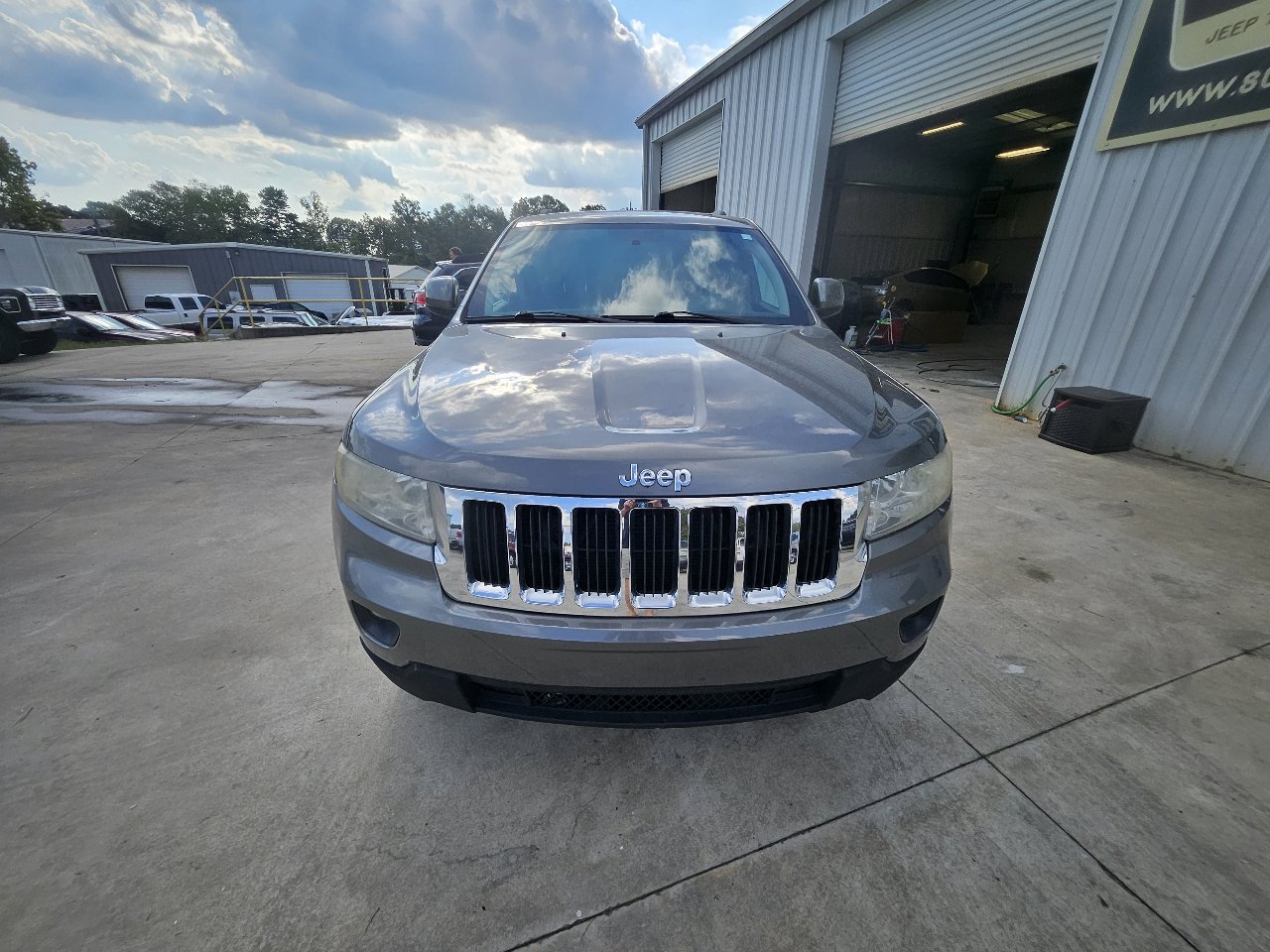 Used 2013 Jeep Grand Cherokee Laredo image 2