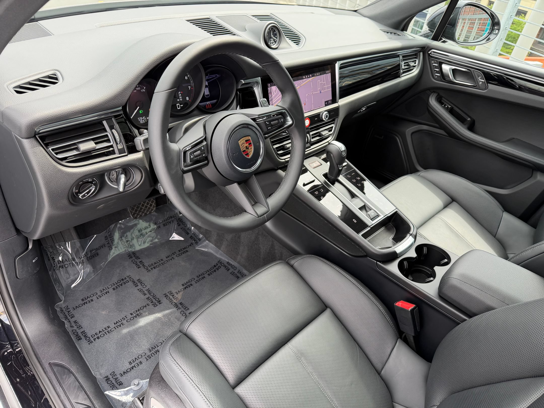 Certified 2026 Porsche Macan AWD/4WD image 4