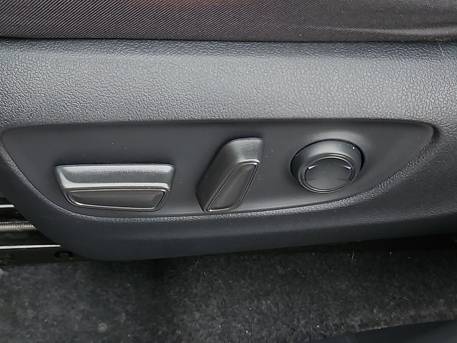 Used 2021 Toyota RAV4 XLE AWD/4WD image 25