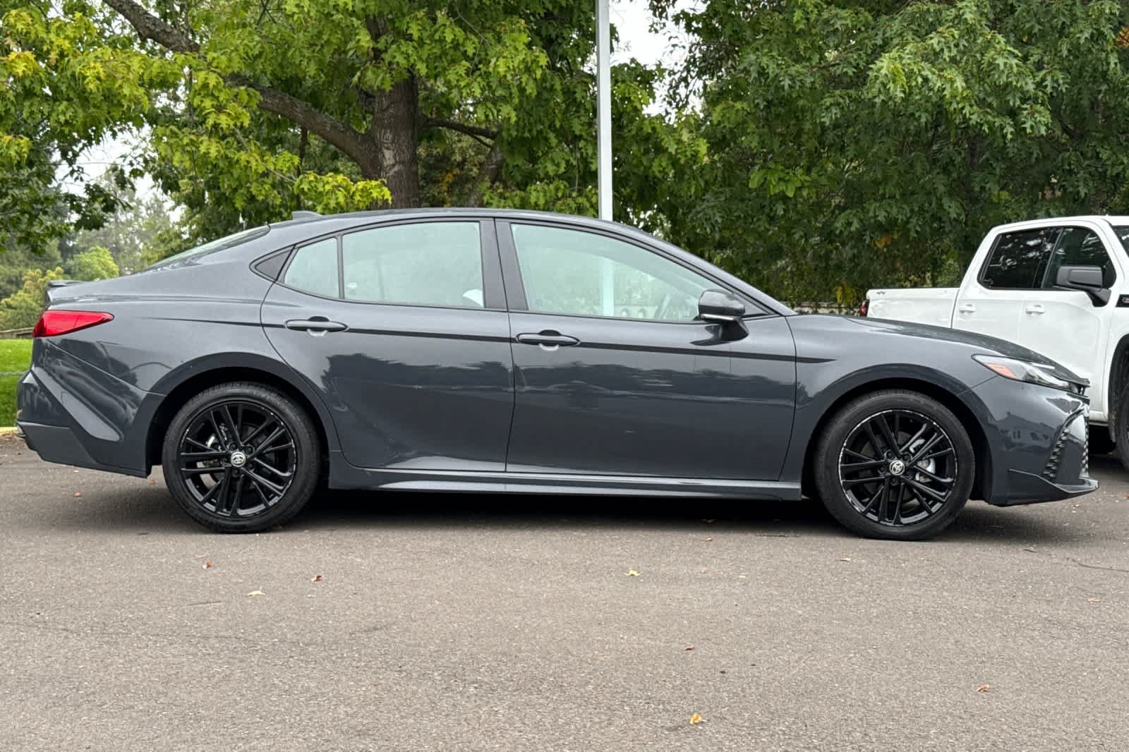 Used 2025 Toyota Camry SE AWD/4WD image 8